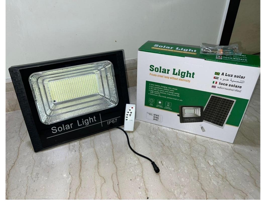 *200 WATT . SOLAR FLOOD LIGHT ..1 YEAR WARRANTY..AVAILABLE BEST PRISE 👌*